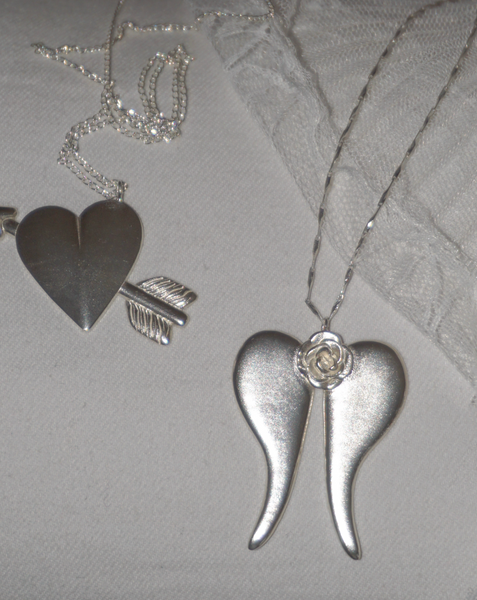 [PAIR OF LOVE] FAIRY WINGS ROSE NECKLACE
