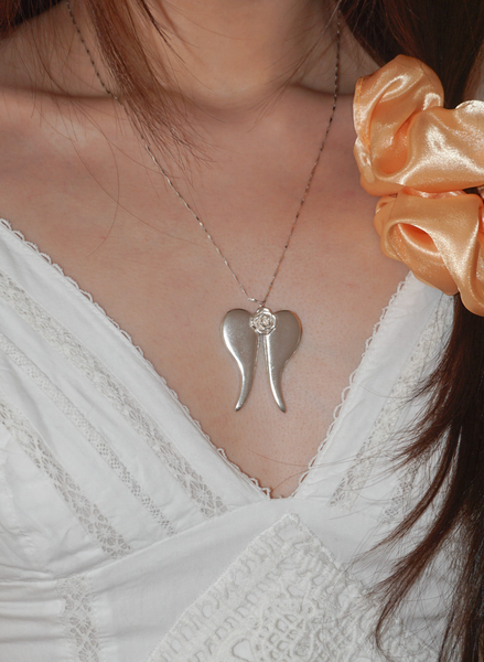 [PAIR OF LOVE] FAIRY WINGS ROSE NECKLACE