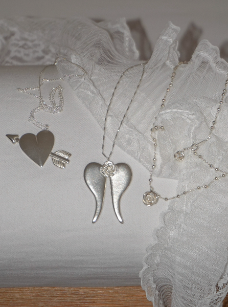 [PAIR OF LOVE] FAIRY WINGS ROSE NECKLACE