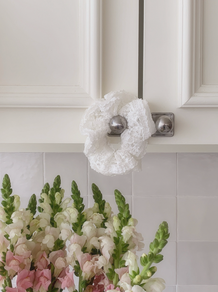 [SOYE PI-NE] Dorothy Punching Lace Scrunchy Hair Strap