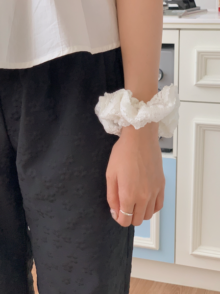 [SOYE PI-NE] Dorothy Punching Lace Scrunchy Hair Strap