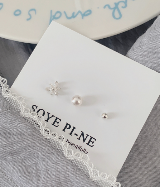 [SOYE PI-NE] Riley Flower Pearl Piercing Set