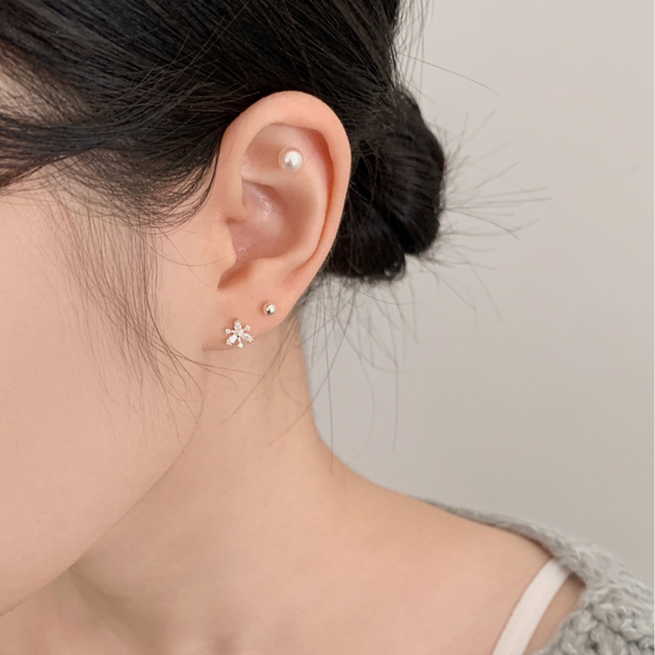 [SOYE PI-NE] Riley Flower Pearl Piercing Set