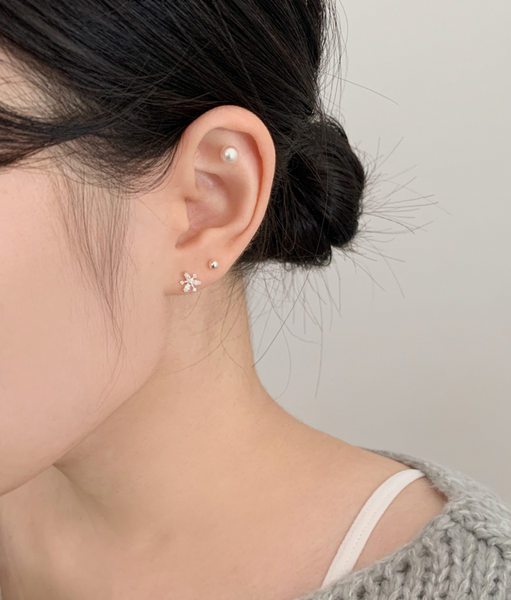 [SOYE PI-NE] Riley Flower Pearl Piercing Set