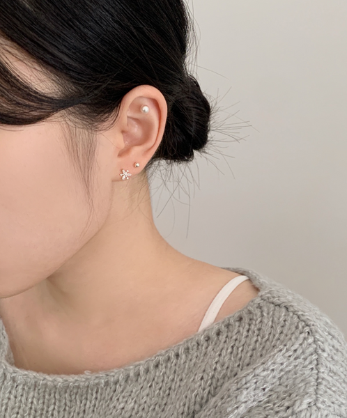 [SOYE PI-NE] Riley Flower Pearl Piercing Set