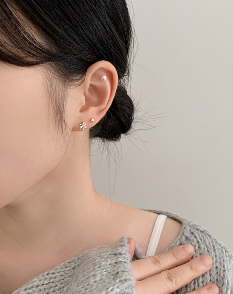 [SOYE PI-NE] Riley Flower Pearl Piercing Set