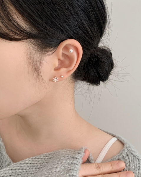 [SOYE PI-NE] Riley Flower Pearl Piercing Set