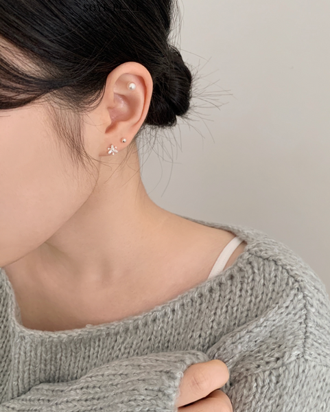 [SOYE PI-NE] Riley Flower Pearl Piercing Set