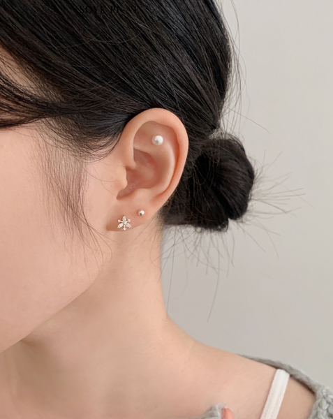 [SOYE PI-NE] Riley Flower Pearl Piercing Set