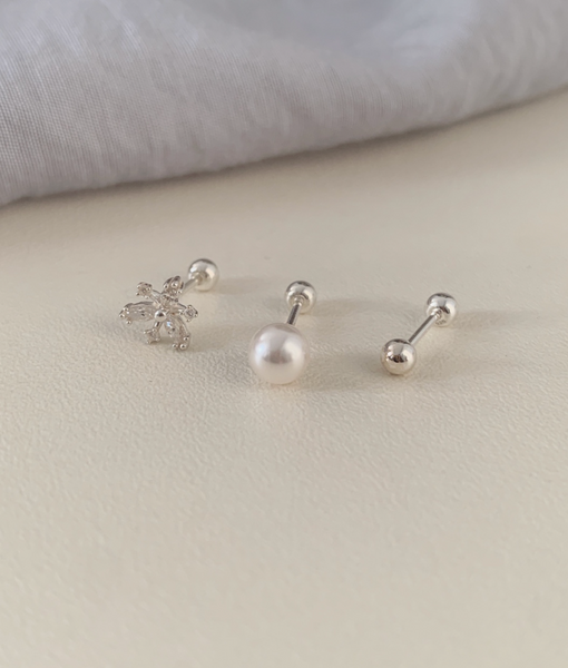 [SOYE PI-NE] Riley Flower Pearl Piercing Set