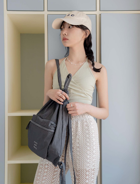 [mucu and ebony] Ridge String Backpack Charcoal