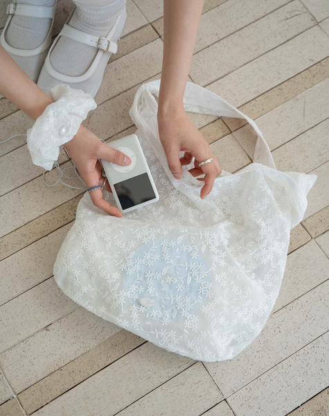 [mucu and ebony] Veil Lace Bag & Scrunch SET White