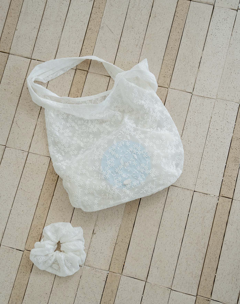 [mucu and ebony] Veil Lace Bag & Scrunch SET White