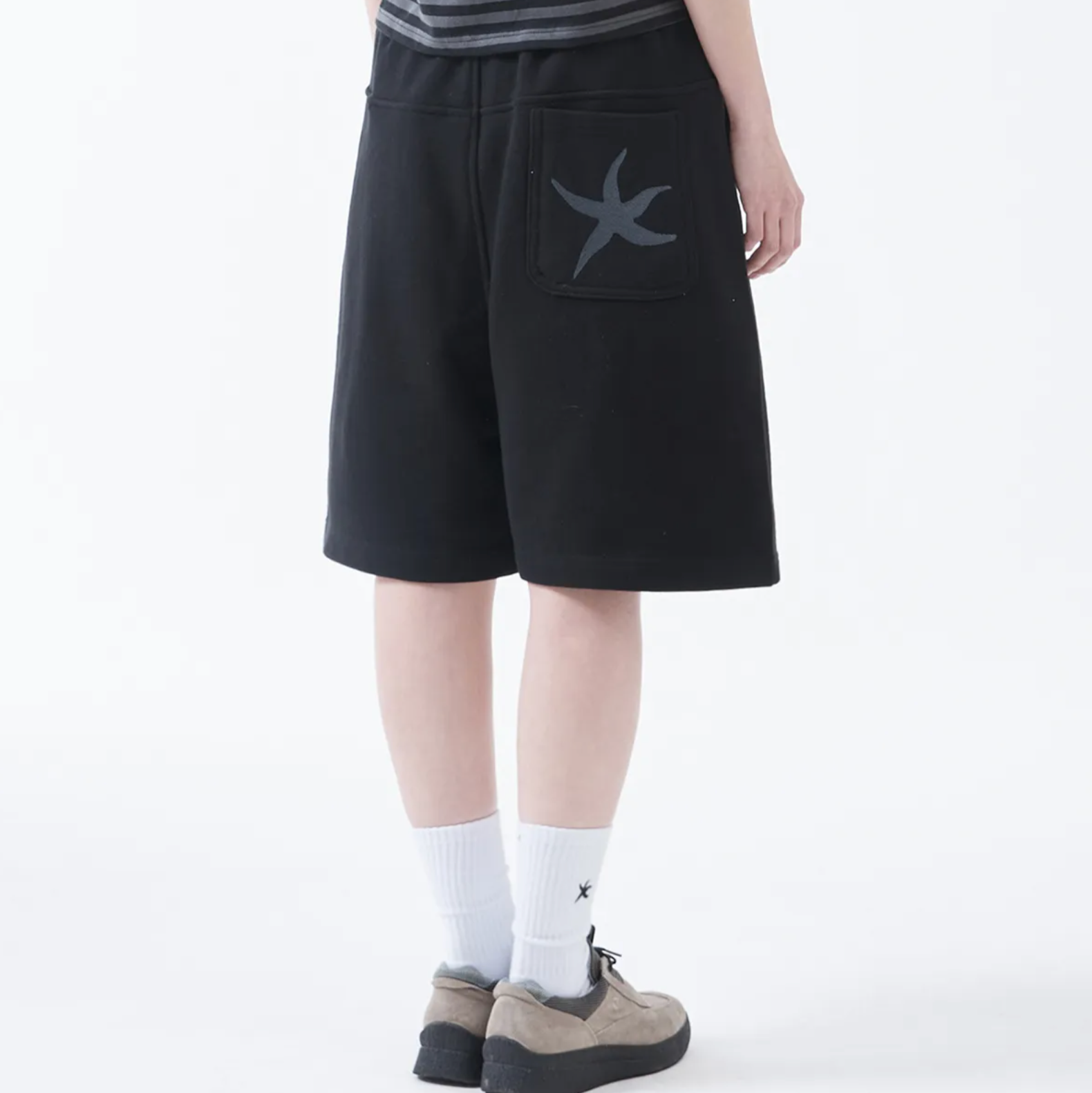 [THE COLDEST MOMENT] TCM Back Logo Half Sweat Pants (Black)