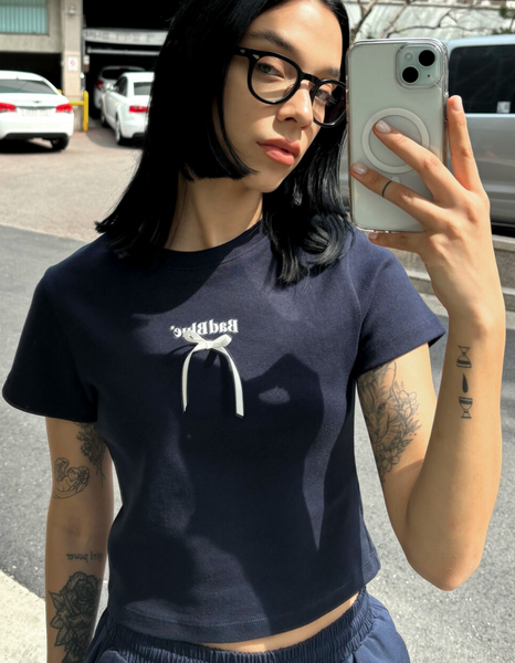 [BadBlue] Ribbon Logo Slim Tee Navy