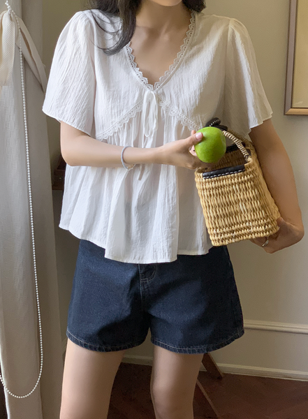 [98°C] [NEAH] Lilac Lace Shirring Blouse