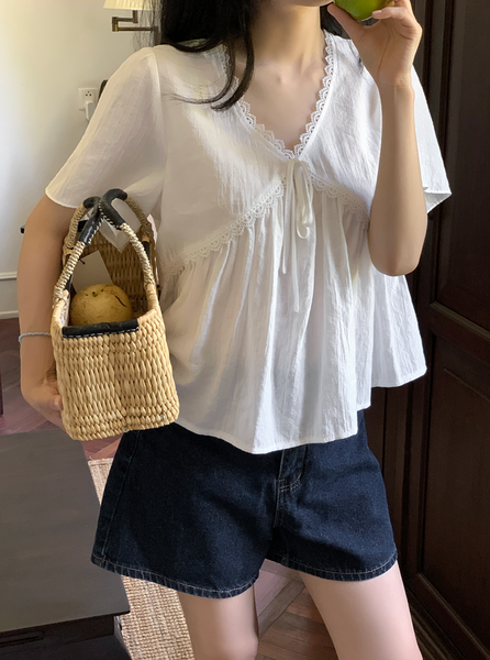 [98°C] [NEAH] Lilac Lace Shirring Blouse