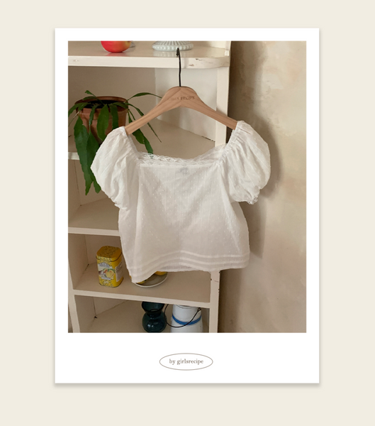 [GIRLS RECIPE] Off Square Short Sleeve Blouse