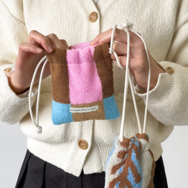 [WARMGREYTAIL] CHECK TERRY POUCH - BERRY CHOCO