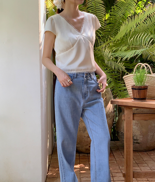 [ADDMORE] Glow Chiffon Lace Crop Blouse