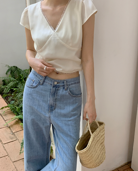 [ADDMORE] Glow Chiffon Lace Crop Blouse