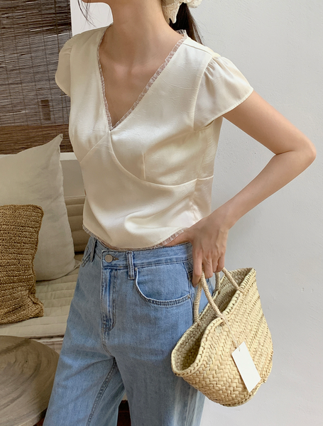 [ADDMORE] Glow Chiffon Lace Crop Blouse