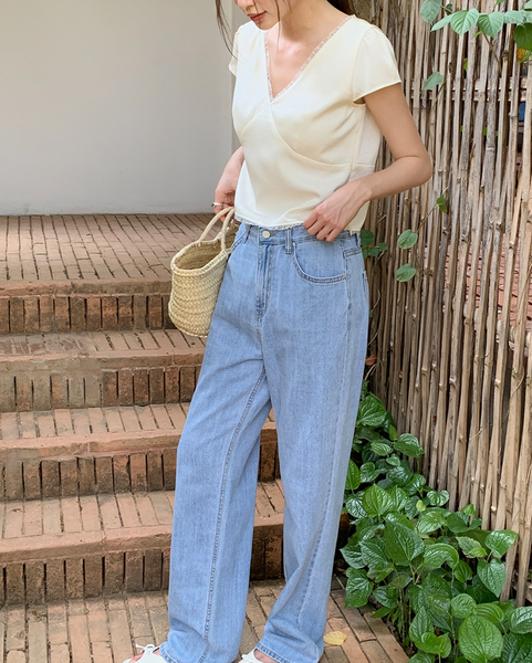 [ADDMORE] Glow Chiffon Lace Crop Blouse