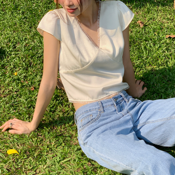 [ADDMORE] Glow Chiffon Lace Crop Blouse