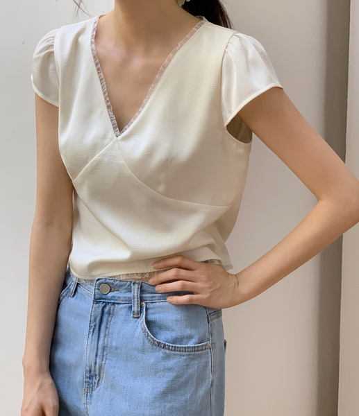 [ADDMORE] Glow Chiffon Lace Crop Blouse