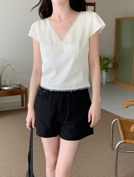 [ADDMORE] Glow Chiffon Lace Crop Blouse