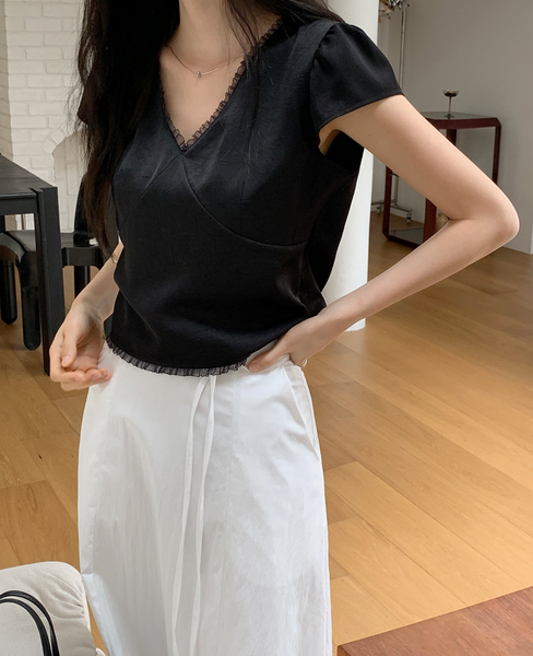 [ADDMORE] Glow Chiffon Lace Crop Blouse