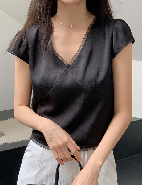 [ADDMORE] Glow Chiffon Lace Crop Blouse