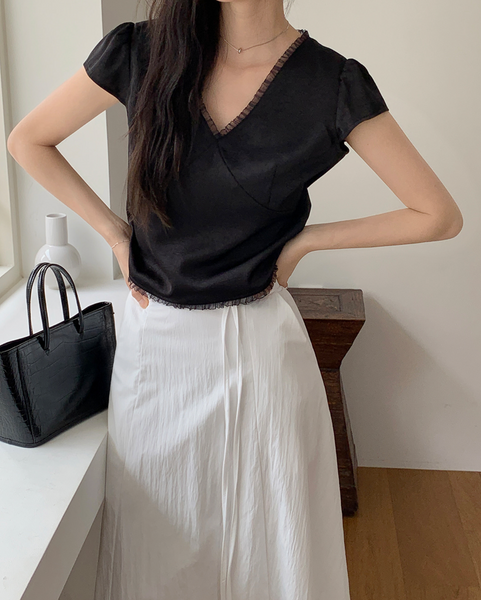 [ADDMORE] Glow Chiffon Lace Crop Blouse