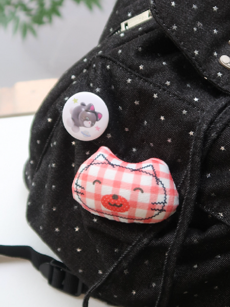 [FLUFFY BROOCH] Red Check Cat