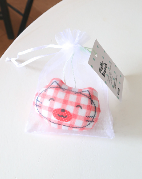 [FLUFFY BROOCH] Red Check Cat