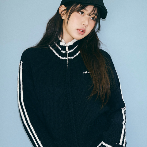 [rola rola] MAISON DE ROLA EMBROIDERY WOOL BLENDED KNIT ZIP-UP BLACK