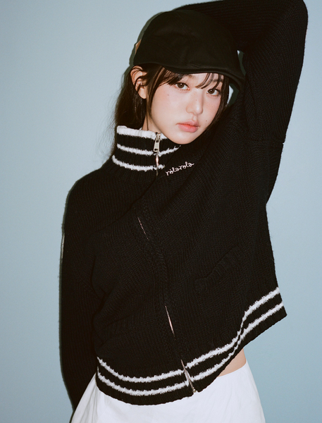 [rola rola] MAISON DE ROLA EMBROIDERY WOOL BLENDED KNIT ZIP-UP BLACK