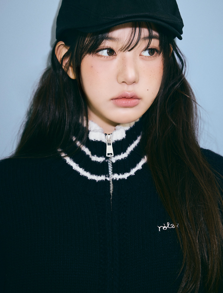 [rola rola] MAISON DE ROLA EMBROIDERY WOOL BLENDED KNIT ZIP-UP BLACK