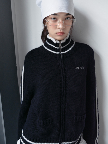 [rola rola] MAISON DE ROLA EMBROIDERY WOOL BLENDED KNIT ZIP-UP BLACK
