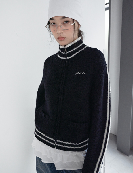 [rola rola] MAISON DE ROLA EMBROIDERY WOOL BLENDED KNIT ZIP-UP BLACK