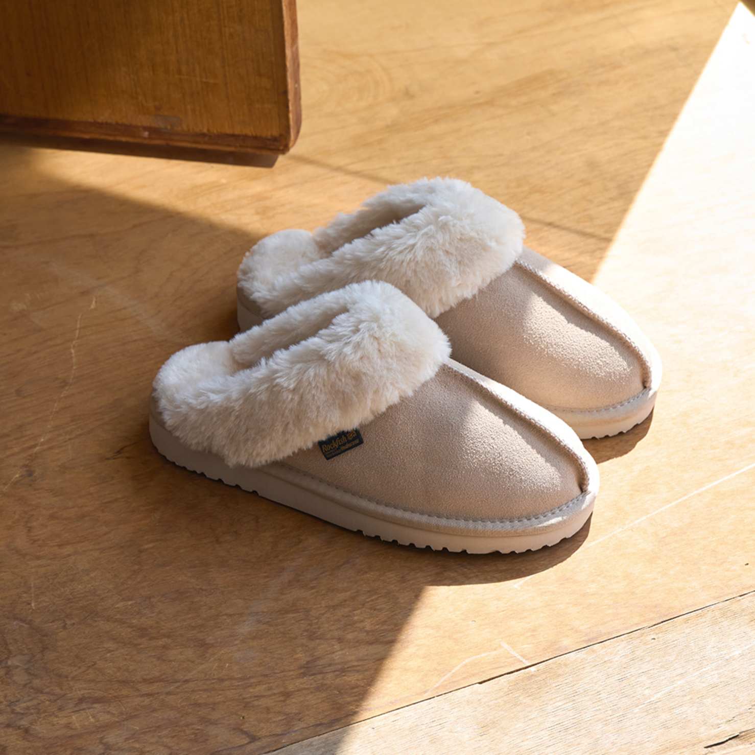 [Rockfish Weatherwear] ORIGINAL WINTER SLIPPERS (SAND)