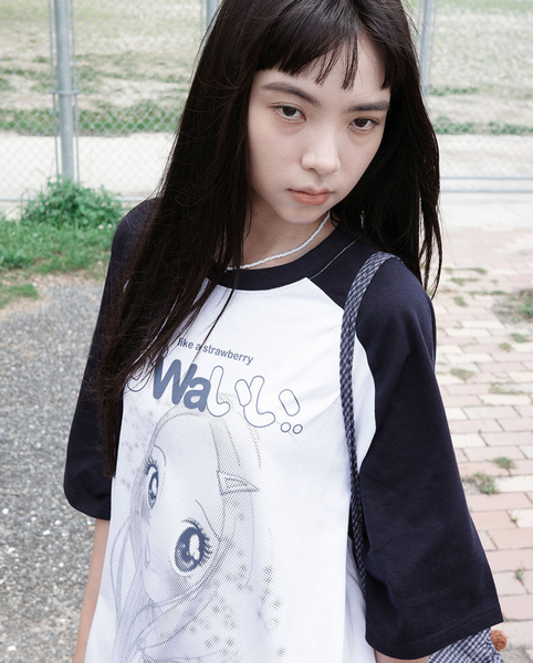 [WONDERVISITOR] KAWAii HEESU Overfit Raglan T-shirt [Navy]