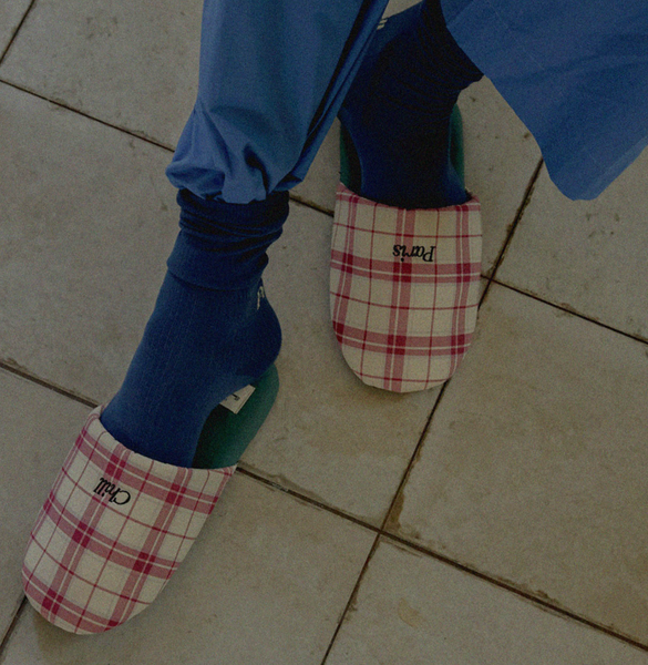 [HOTEL PARIS CHILL] Standby Slippers (Redwood)
