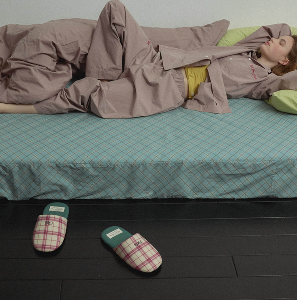 [HOTEL PARIS CHILL] Standby Slippers (Redwood)