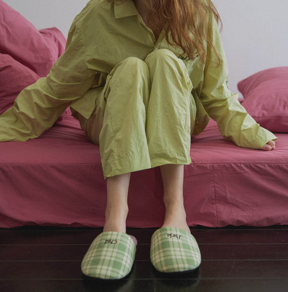 [HOTEL PARIS CHILL] Standby Slippers (Evergreen)