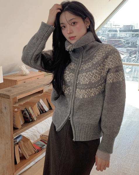 [SLOWAND] ONLYSLOW Nordic Thick High-Neck Knitwear Zip-Up