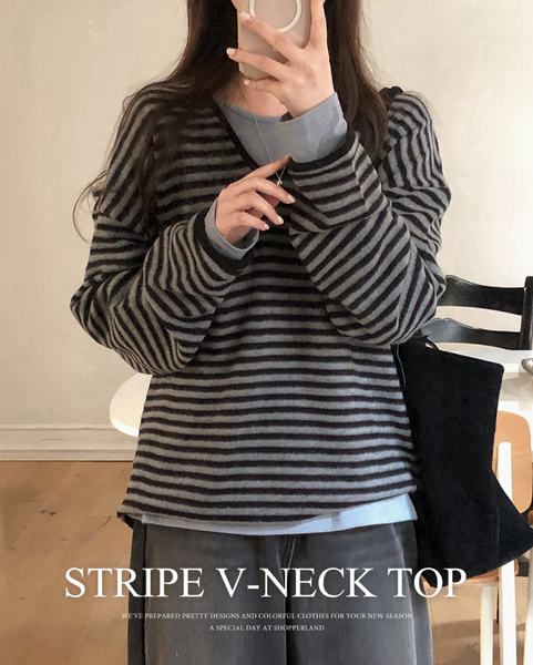 [SHOPPERLAND] Thick Stripe V-neck Napping Long-Sleeved T-shirt