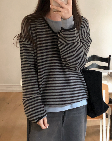 [SHOPPERLAND] Thick Stripe V-neck Napping Long-Sleeved T-shirt