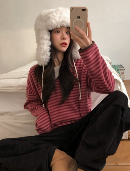 [SHOPPERLAND] Thick Stripe V-neck Napping Long-Sleeved T-shirt