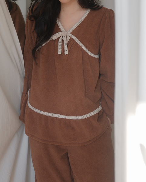 [Juuneedu] Rouny Lace Fleece Pyjamas Set